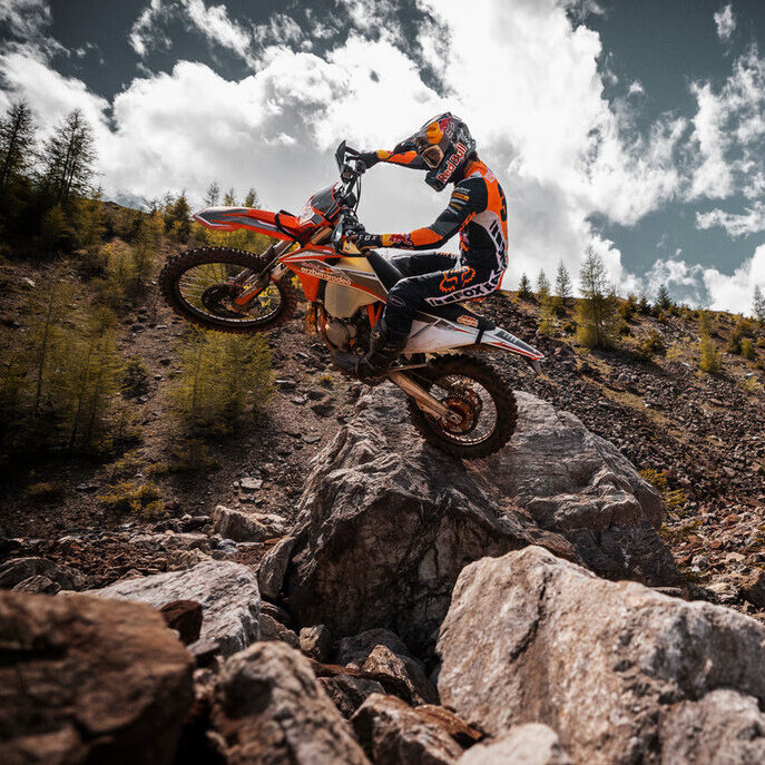 Motos Enduro y Motocross: Potencia y Aventura