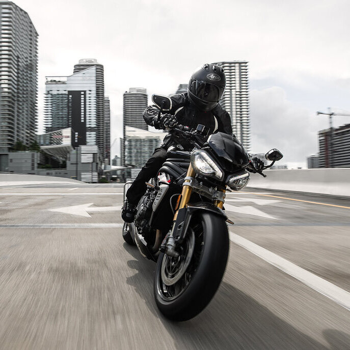 Motos Naked: Estilo, Potencia y Versatilidad!